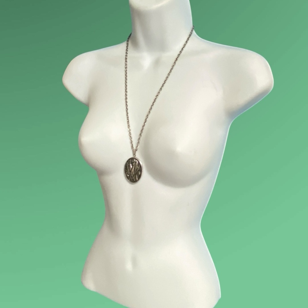 SARAH COVENTRY Silver Oval Pendant Locket Necklace - Picture 9 of 9
